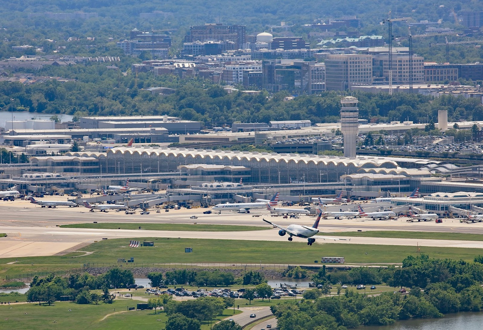 The Maryland and Virginia Senate delegations still aren’t happy about the plan to increase flights at Ronald Reagan National Airport.