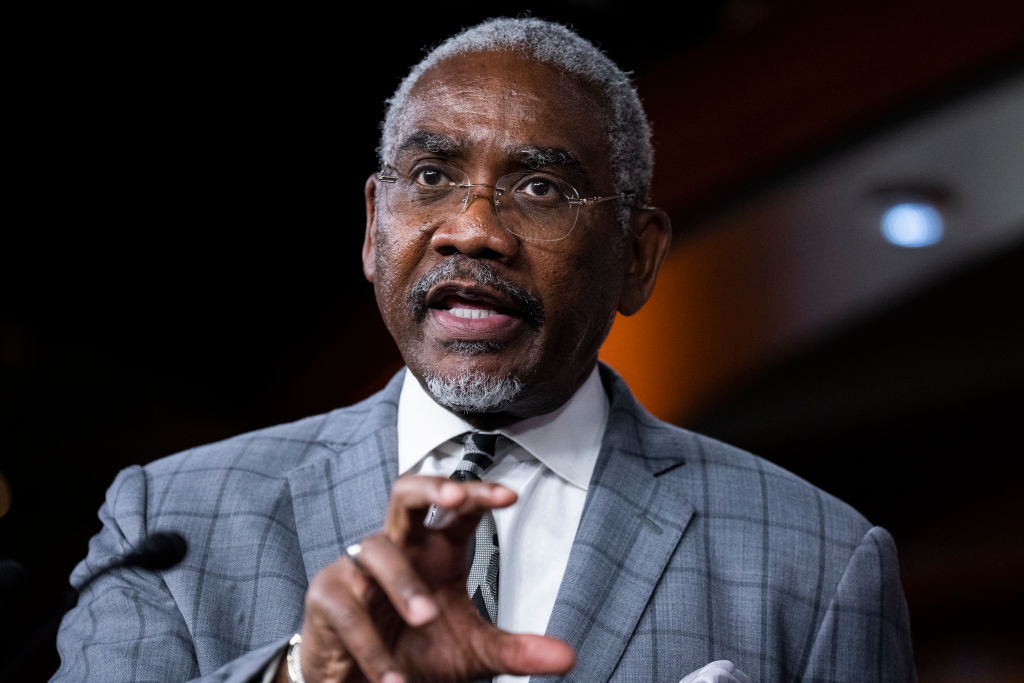 Lawmakers from both parties are ramping up their calls for legislation aimed at crippling Russia’s economy as Putin escalates his assault on Ukraine.